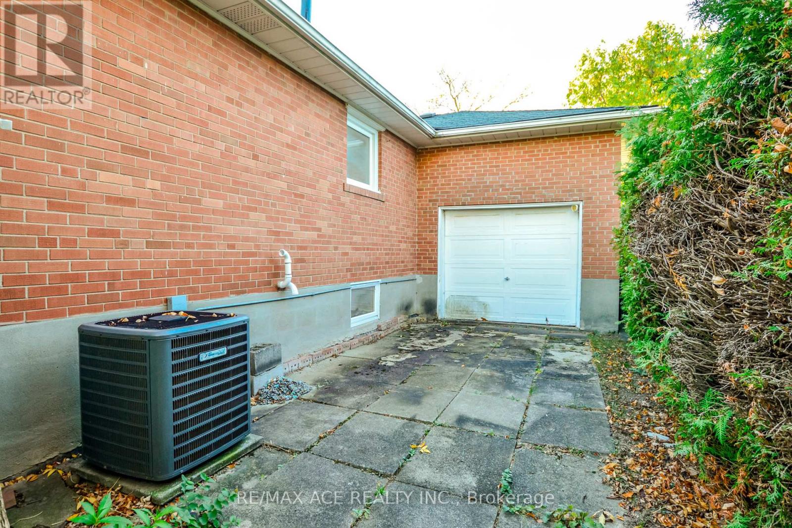 42 Swanhurst Boulevard, Mississauga, Ontario  L5N 1B7 - Photo 35 - W12468599