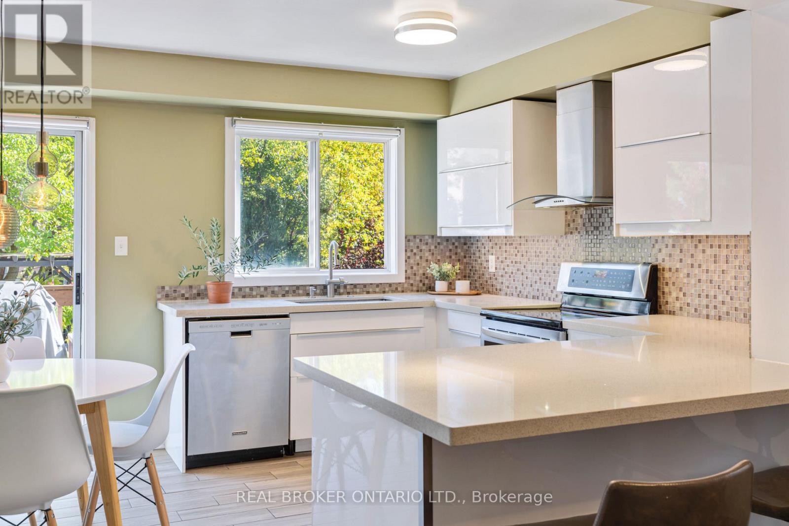 5654 Barbara Crescent, Burlington, Ontario  L7L 6X3 - Photo 10 - W12468612