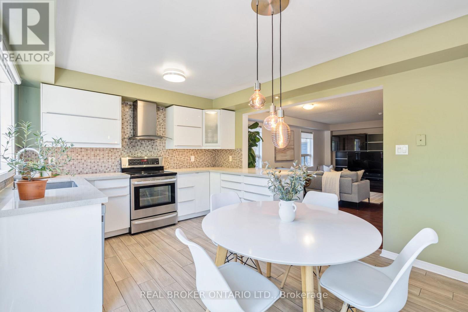 5654 Barbara Crescent, Burlington, Ontario  L7L 6X3 - Photo 13 - W12468612