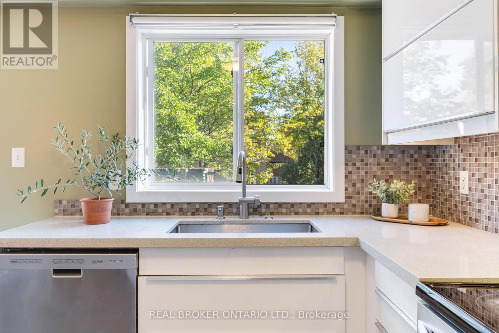 5654 Barbara Crescent, Burlington, Ontario  L7L 6X3 - Photo 15 - W12468612