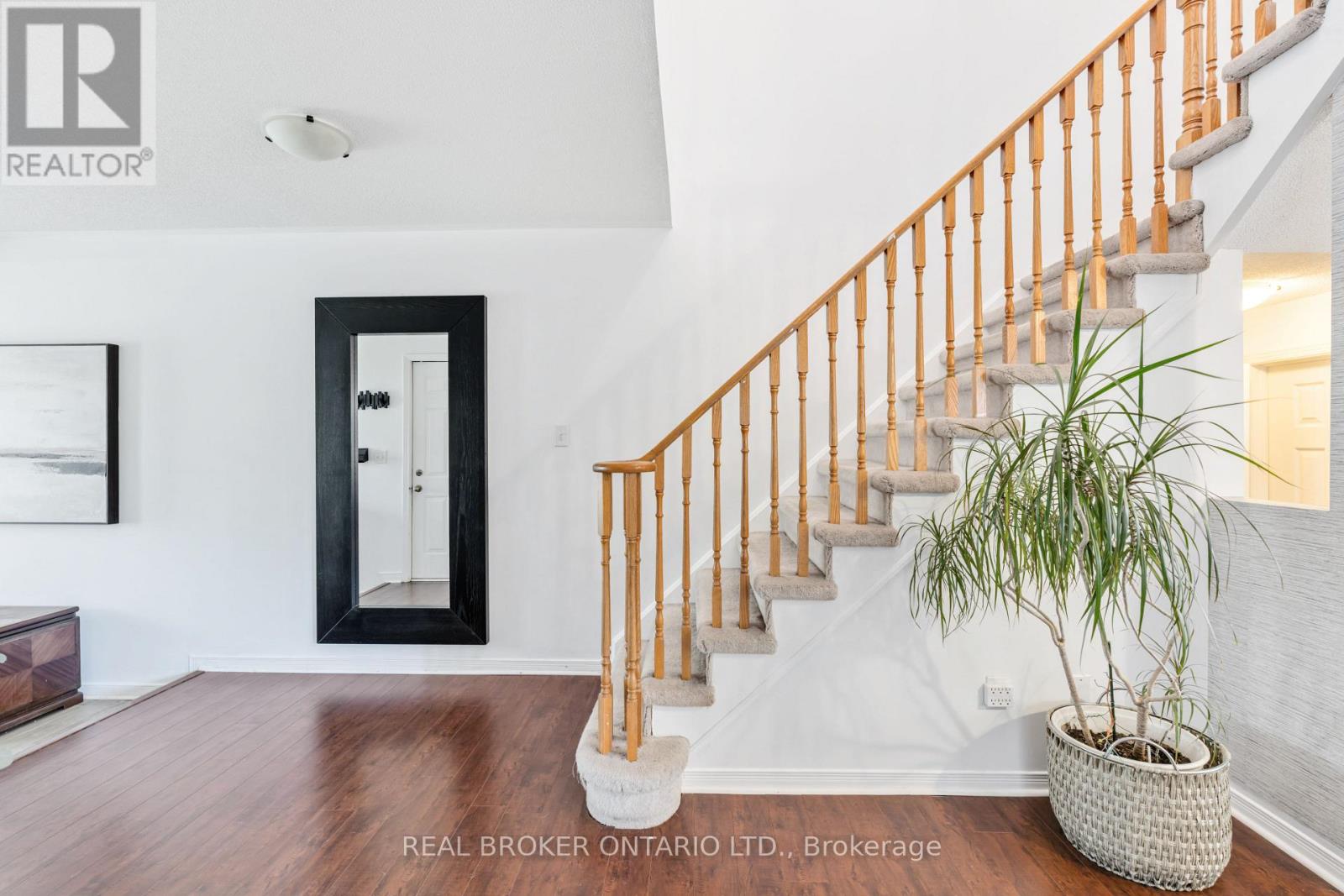 5654 Barbara Crescent, Burlington, Ontario  L7L 6X3 - Photo 16 - W12468612