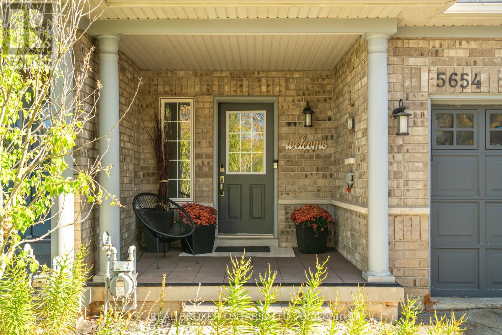 5654 Barbara Crescent, Burlington, Ontario  L7L 6X3 - Photo 3 - W12468612