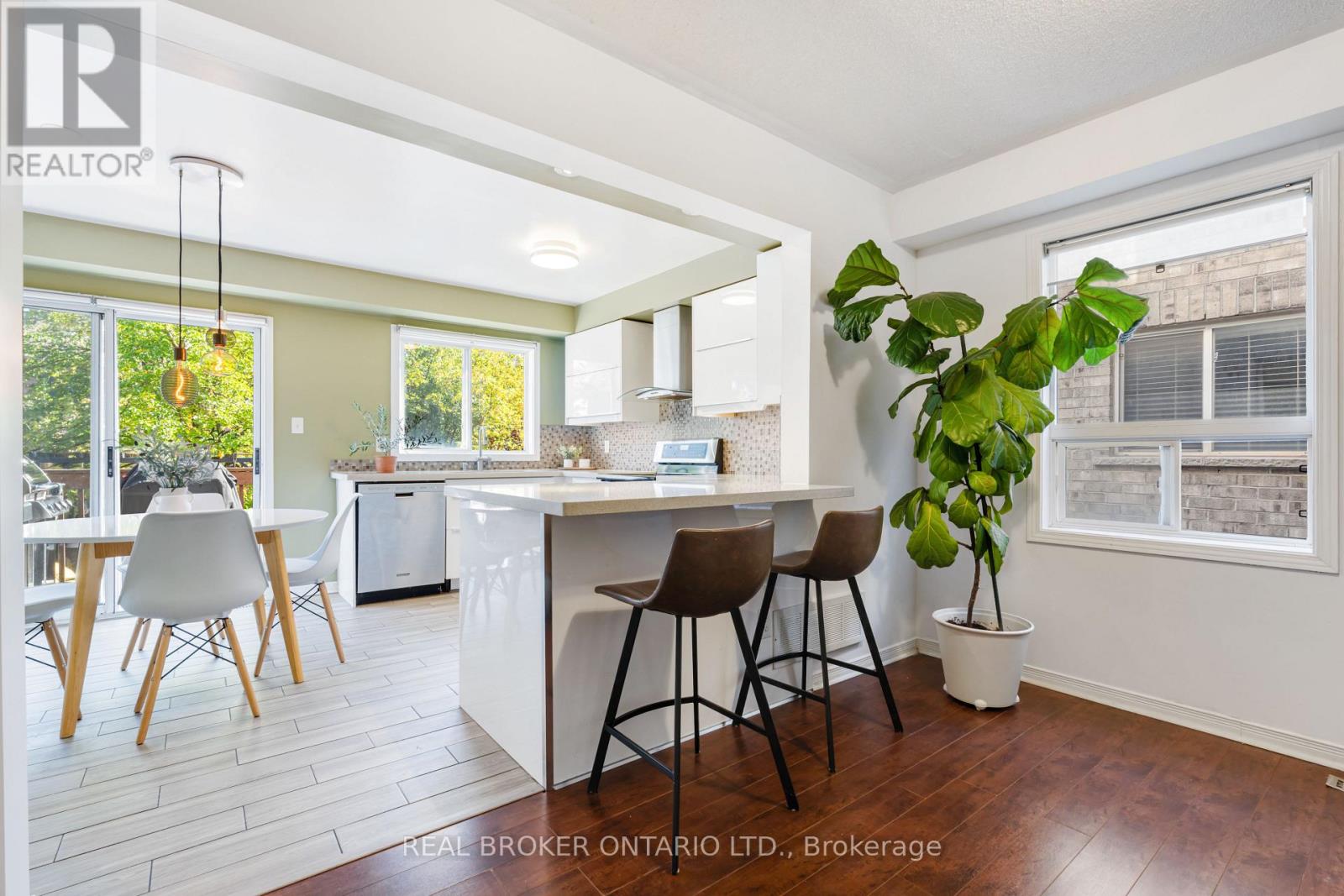 5654 Barbara Crescent, Burlington, Ontario  L7L 6X3 - Photo 8 - W12468612