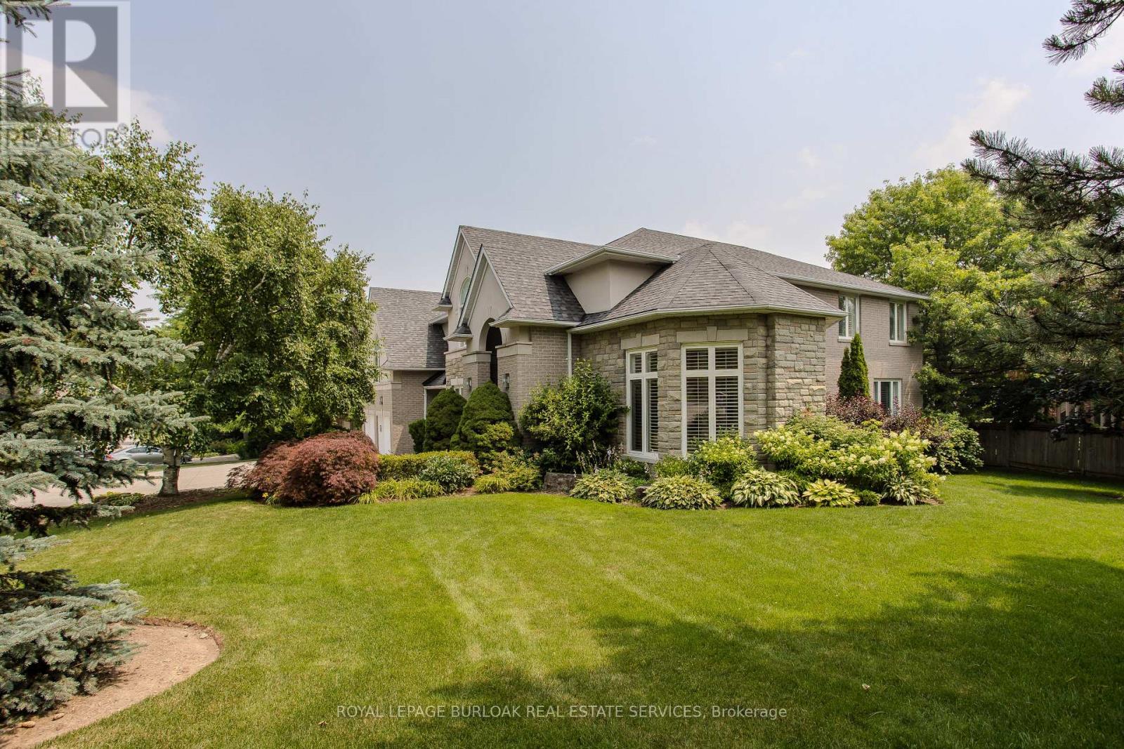 1400 Tamworth Court, Burlington, Ontario  L7P 4V3 - Photo 4 - W12468616