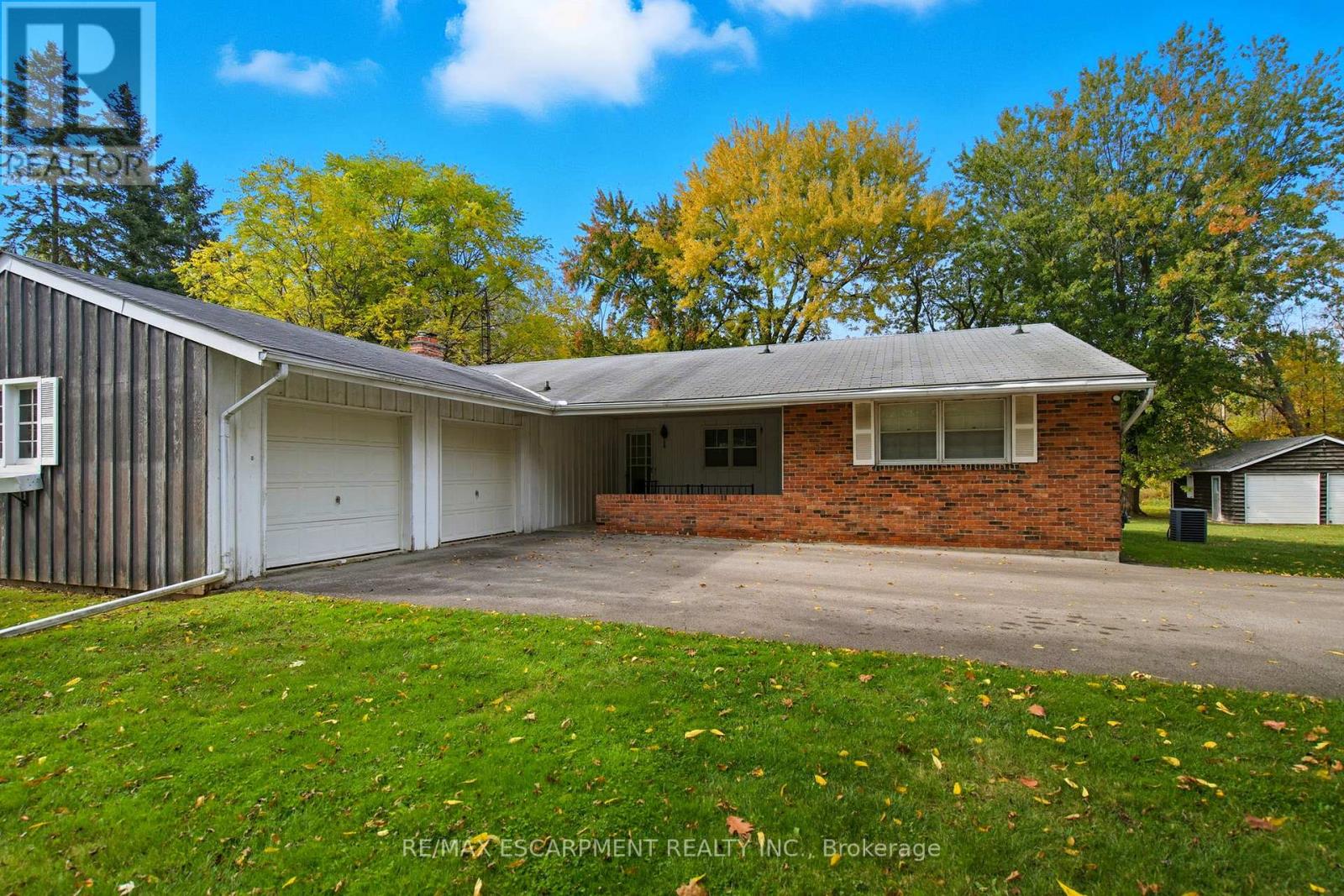 2179 Britannia Road, Burlington, Ontario  L7P 0E8 - Photo 2 - W12468628