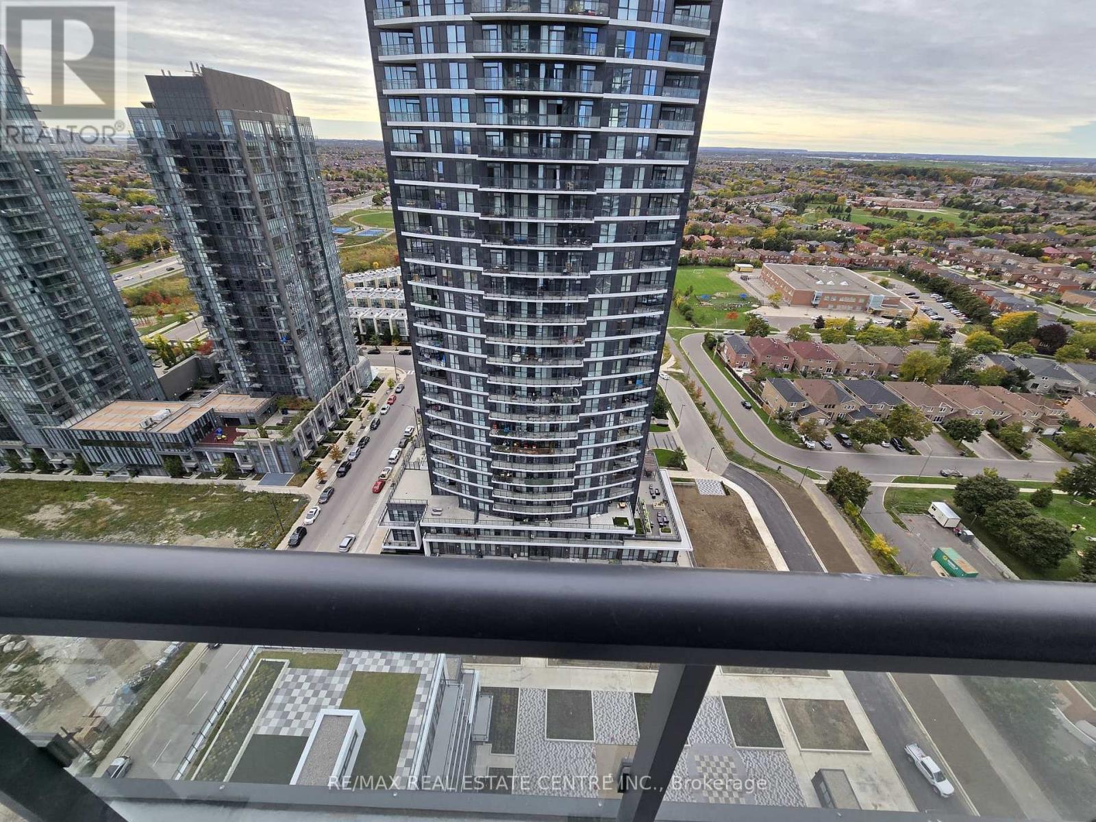 2106 - 15 Watergarden Drive, Mississauga, Ontario  L5R 1B2 - Photo 10 - W12468657