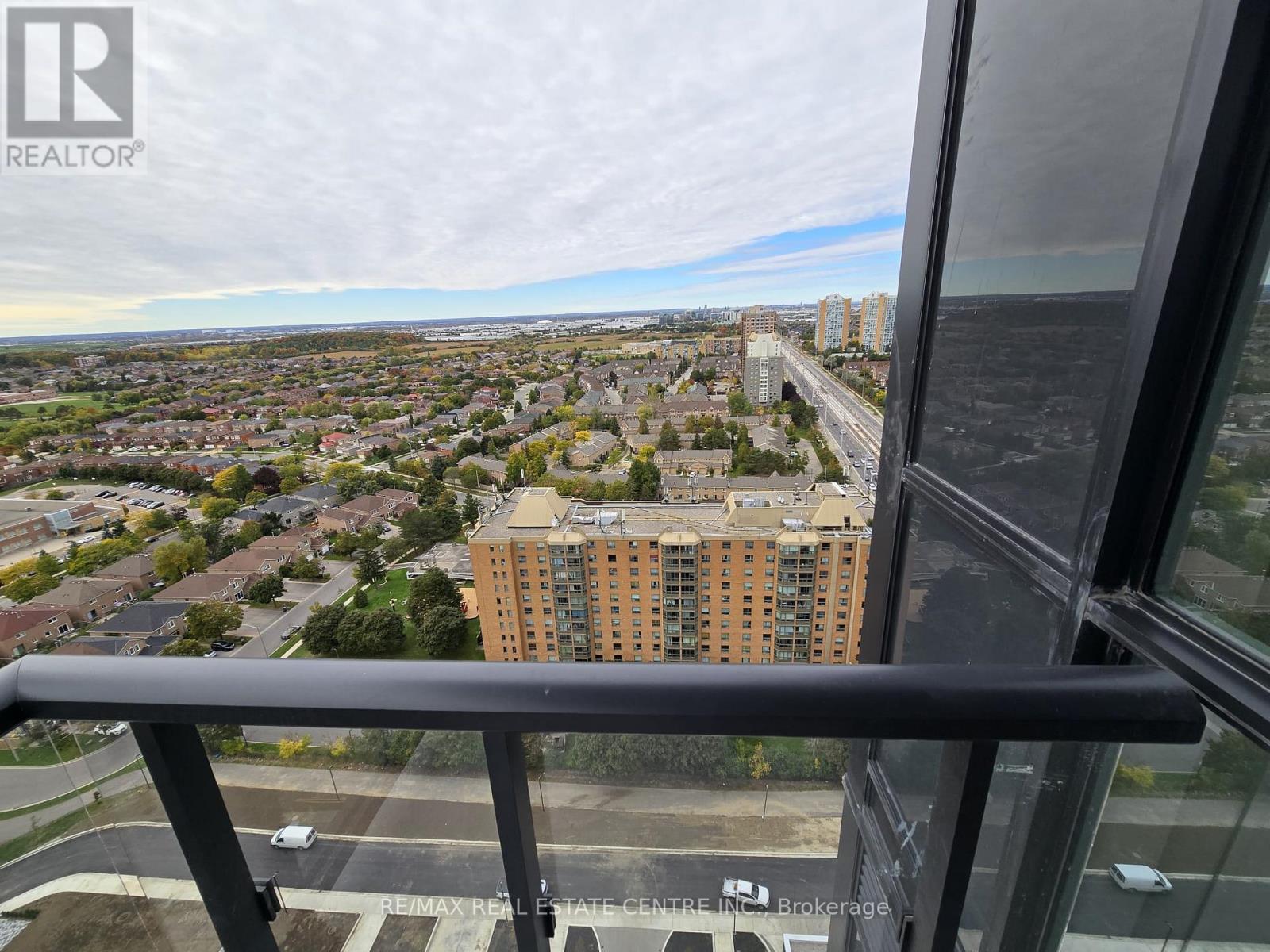 2106 - 15 Watergarden Drive, Mississauga, Ontario  L5R 1B2 - Photo 11 - W12468657