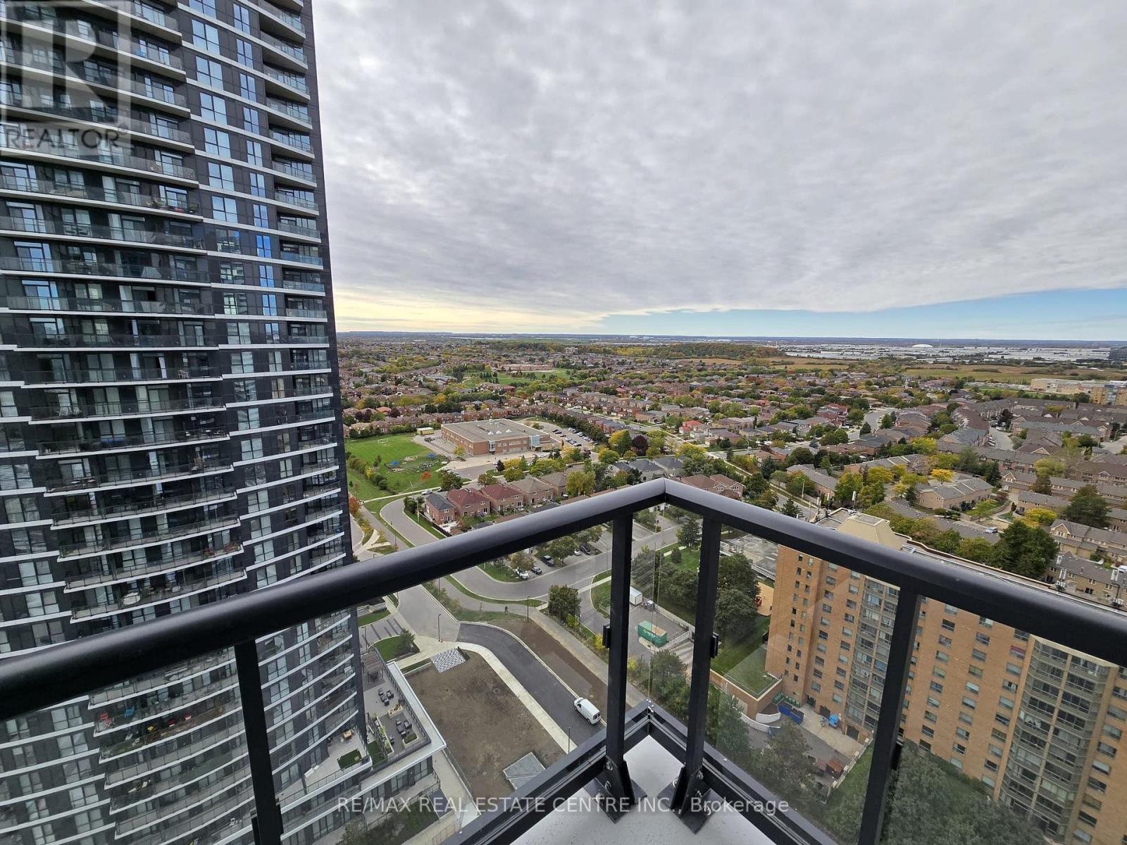 2106 - 15 Watergarden Drive, Mississauga, Ontario  L5R 1B2 - Photo 12 - W12468657
