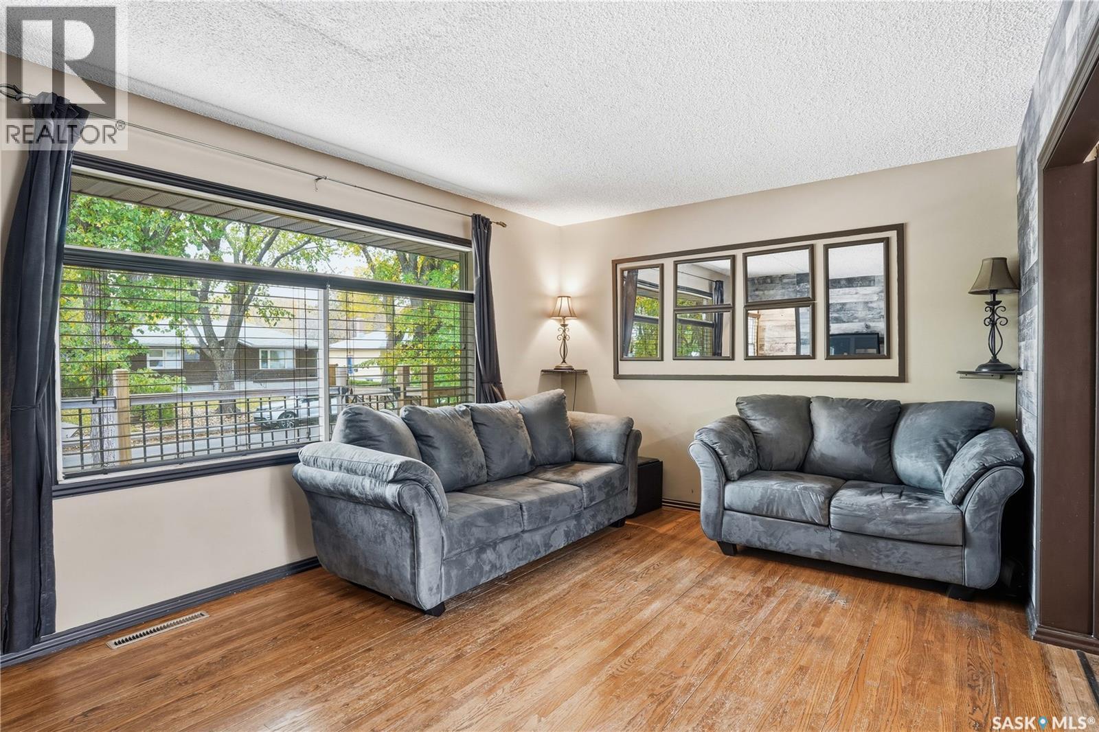 2810 Fleury Street, Regina, Saskatchewan  S4N 2M4 - Photo 4 - SK021039