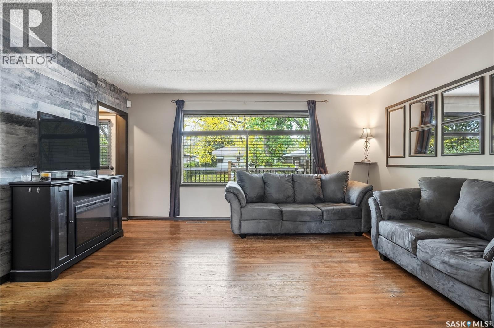 2810 Fleury Street, Regina, Saskatchewan  S4N 2M4 - Photo 5 - SK021039