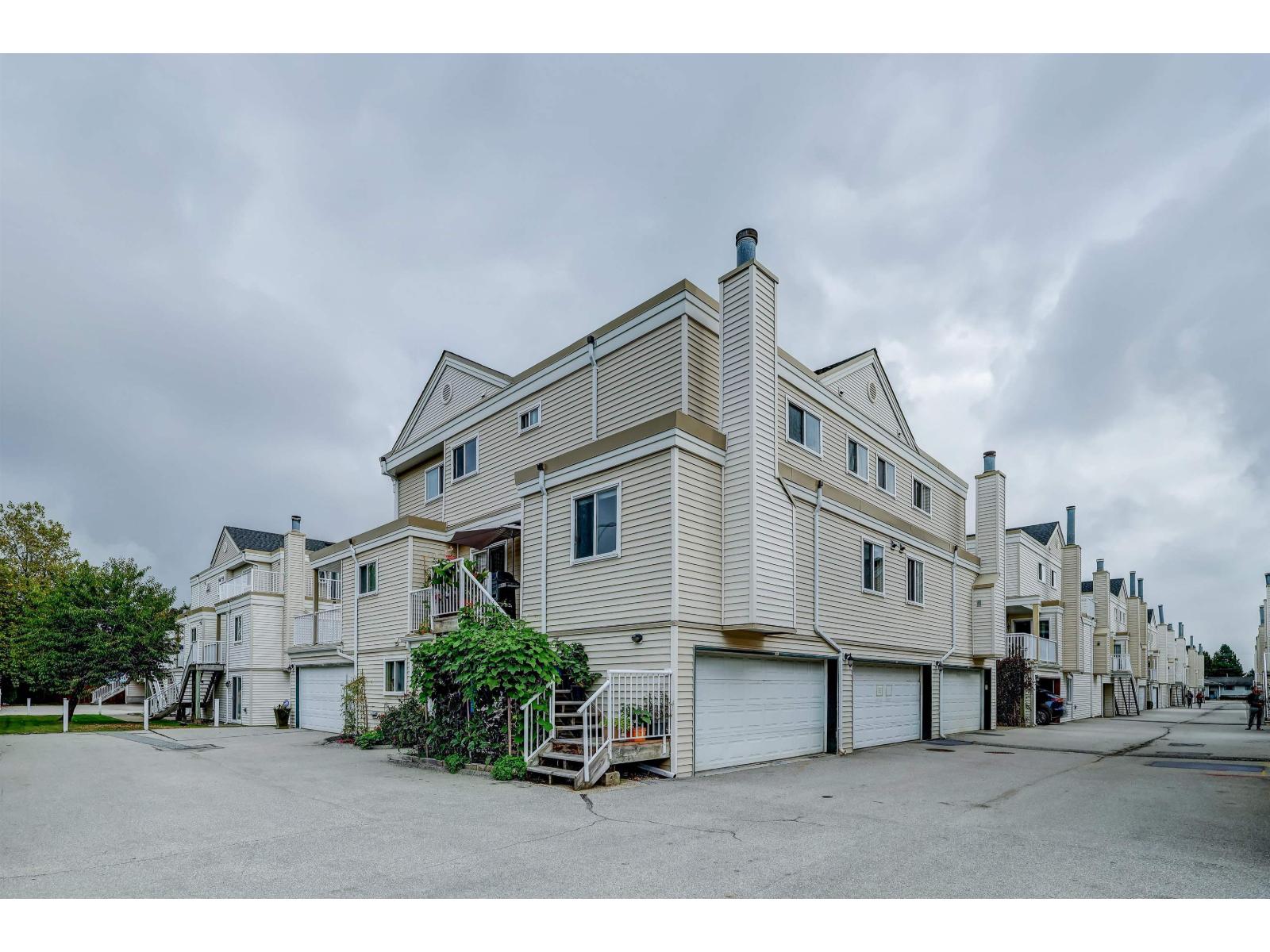 200 10077 156 Street, Surrey, British Columbia  V3R 4L6 - Photo 3 - R3059537