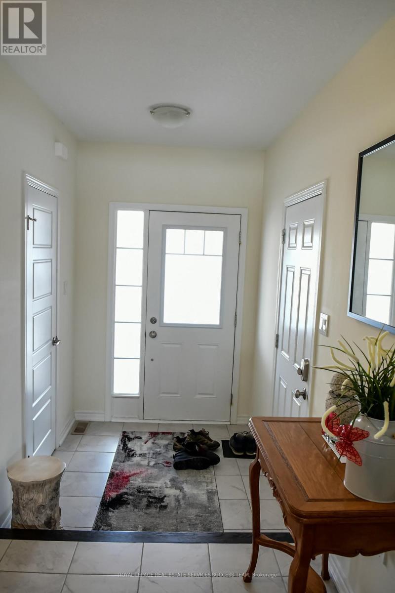 230 Waterbrook Lane, Kitchener, Ontario  N2P 0H7 - Photo 2 - X12468600