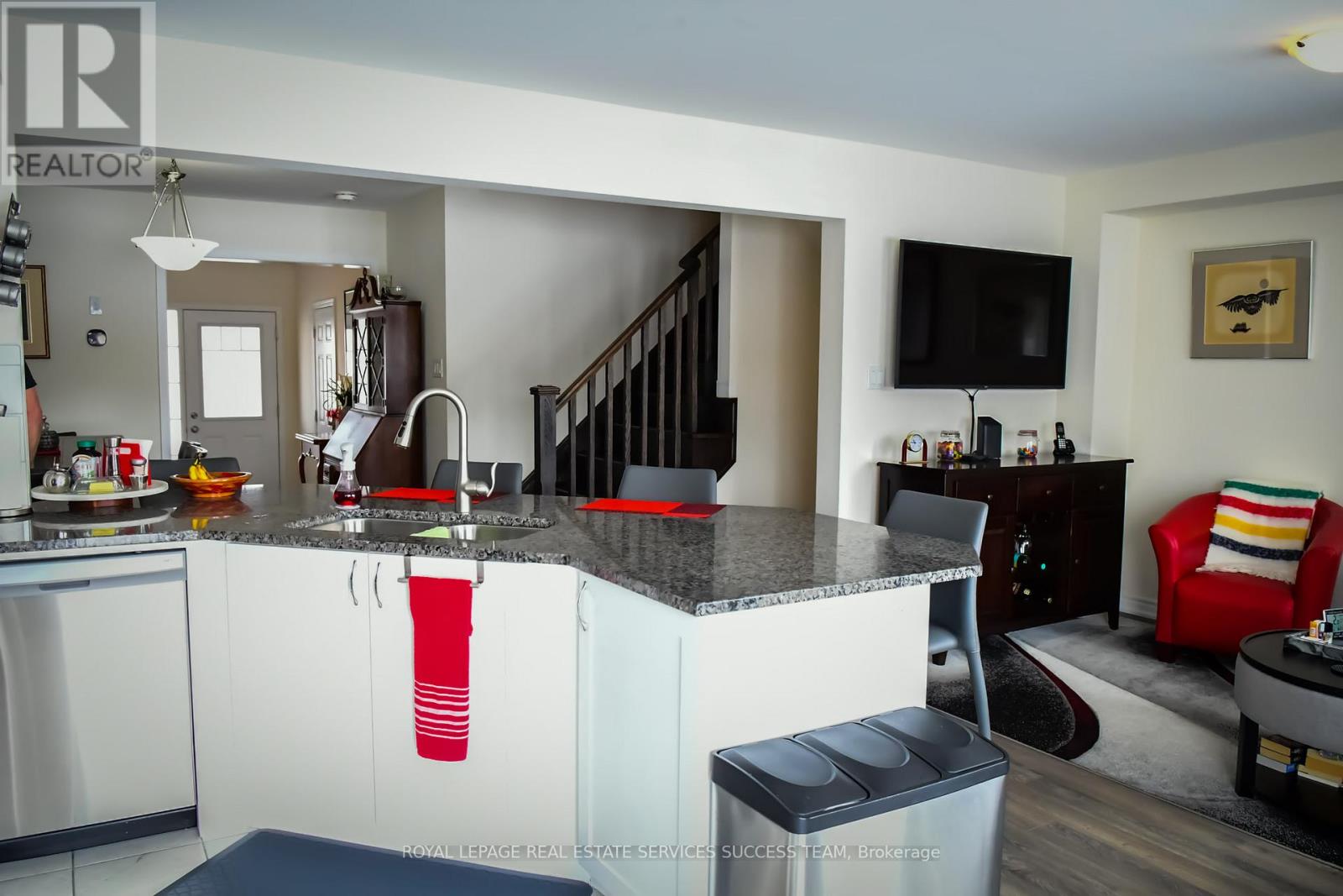 230 Waterbrook Lane, Kitchener, Ontario  N2P 0H7 - Photo 5 - X12468600