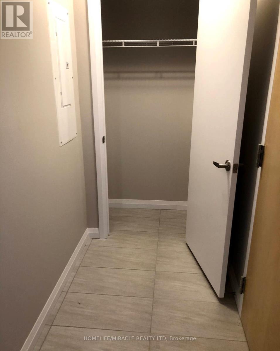 1001 - 60 Charles Street, Kitchener, Ontario  N2G 0C9 - Photo 10 - X12468636
