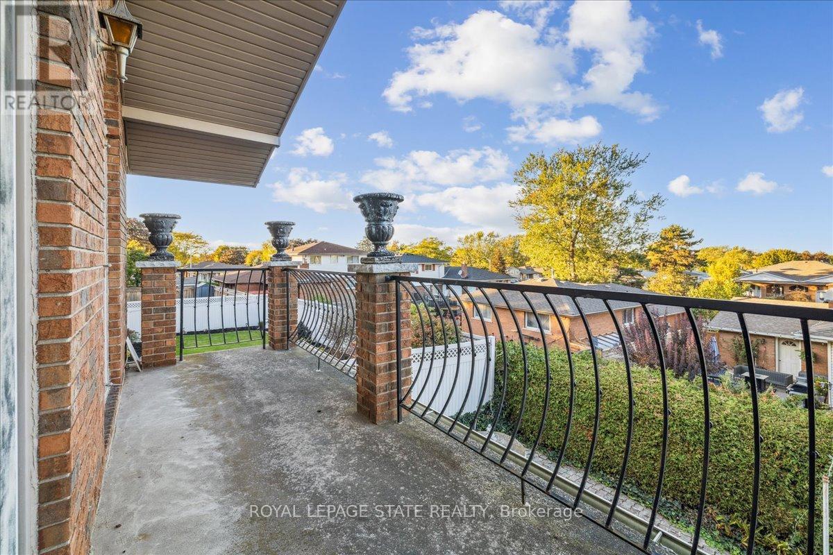 31 Palm Court, Hamilton, Ontario  L8G 2T9 - Photo 12 - X12468670