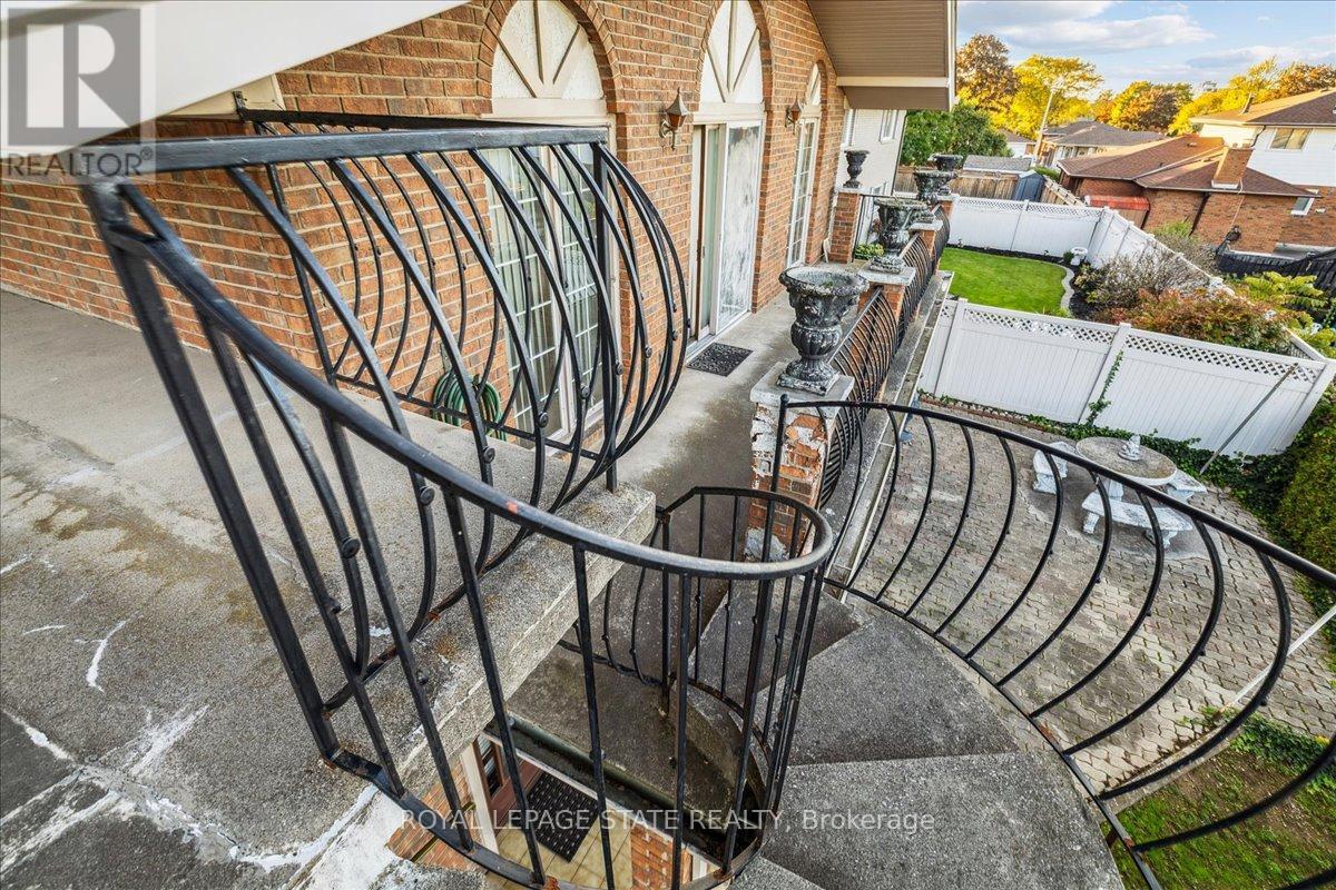 31 Palm Court, Hamilton, Ontario  L8G 2T9 - Photo 13 - X12468670