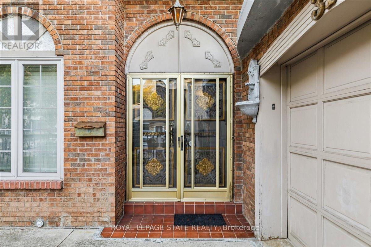 31 Palm Court, Hamilton, Ontario  L8G 2T9 - Photo 3 - X12468670