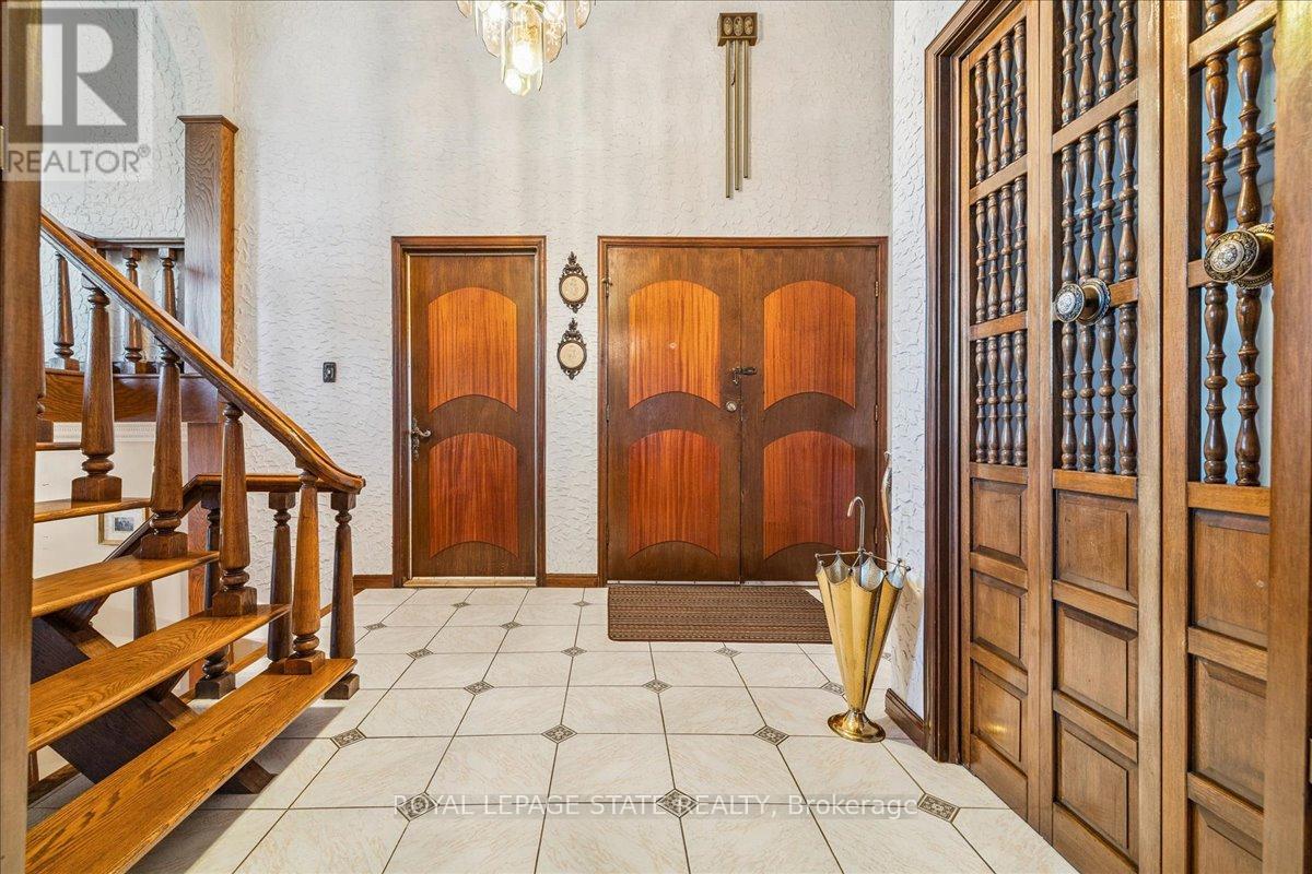 31 Palm Court, Hamilton, Ontario  L8G 2T9 - Photo 4 - X12468670