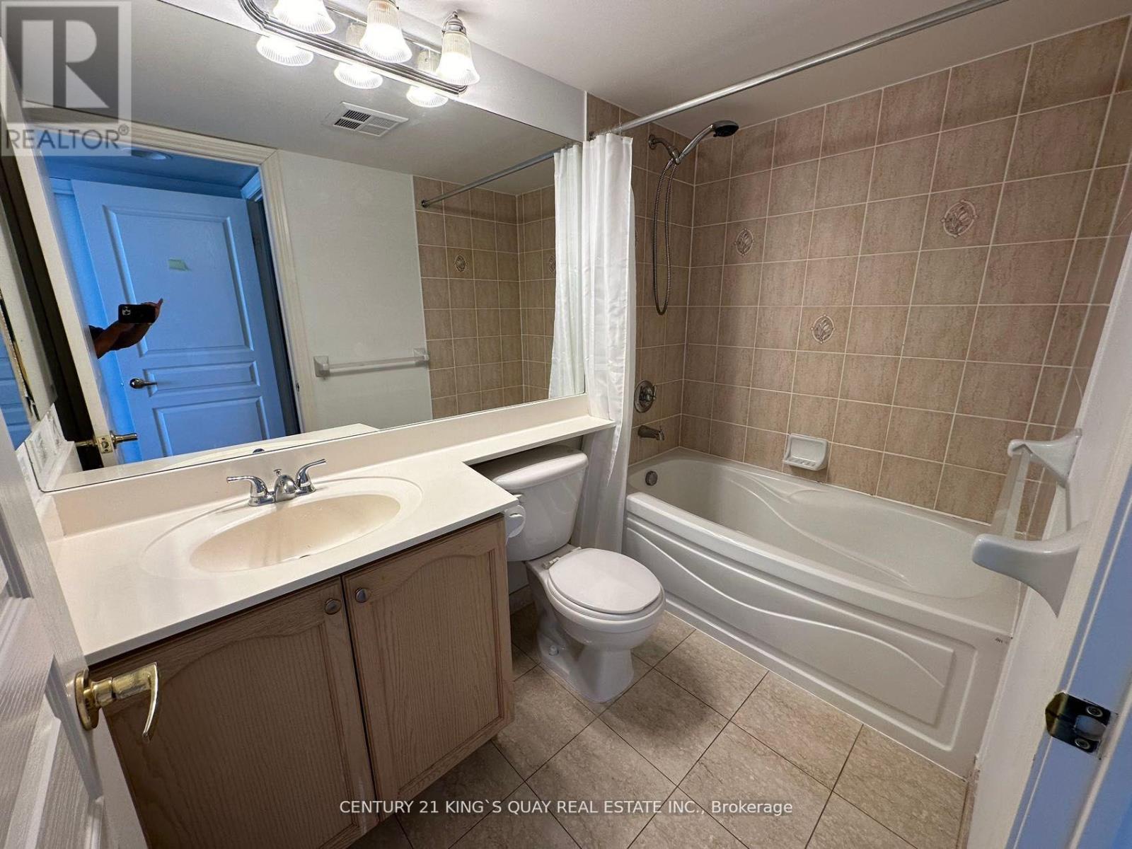 1724 - 15 Northtown Way, Toronto, Ontario  M2N 7A2 - Photo 7 - C12468690