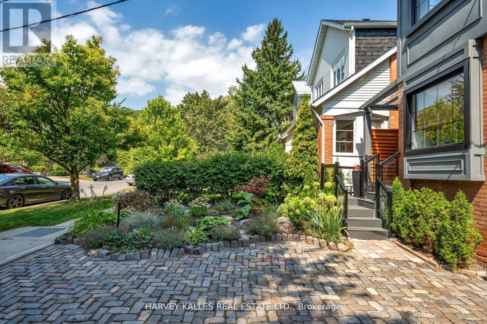 39 Standish Avenue, Toronto, Ontario  M4W 3B2 - Photo 4 - C12468701