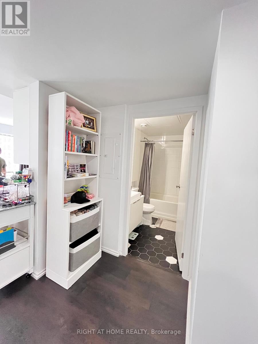 2303 - 68 Shuter Street, Toronto, Ontario  M5B 1B4 - Photo 15 - C12468734