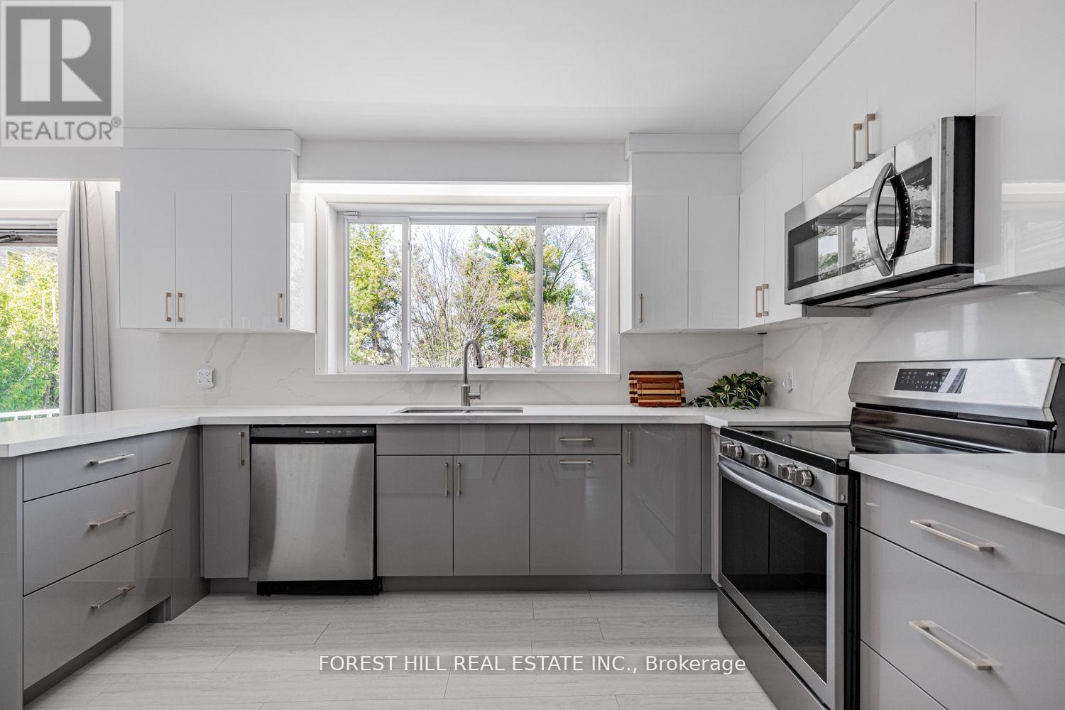 10 Courtwood Place, Toronto, Ontario  M2K 1Z9 - Photo 10 - C12468801