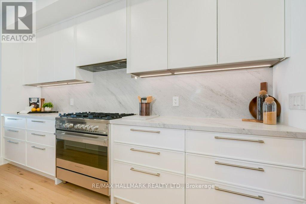 5 Rednor Road, Toronto, Ontario  M4C 4B3 - Photo 8 - E12468693