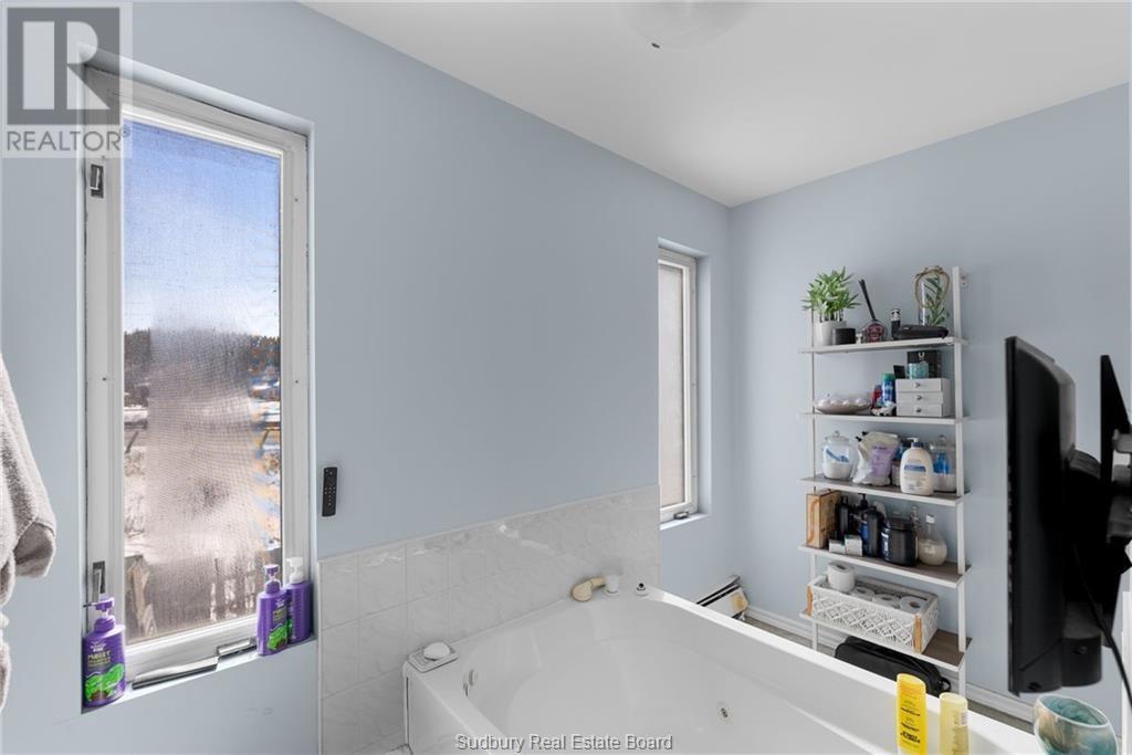 29 Laren Street, Wahnapitae, Ontario  P0M 3C0 - Photo 17 - 2125278