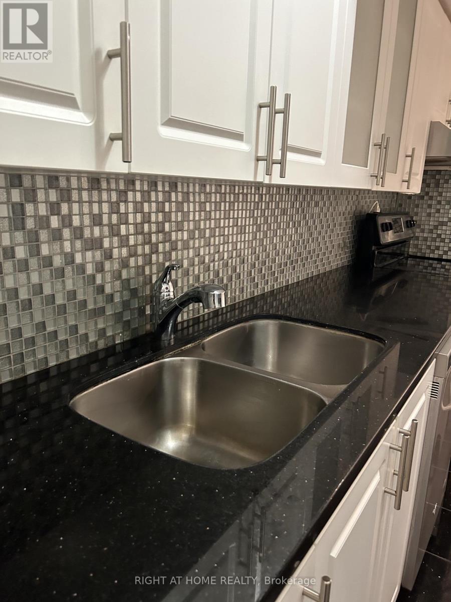 1107 - 1 Royal Orchard Boulevard, Markham, Ontario  L3T 3C2 - Photo 3 - N12468728