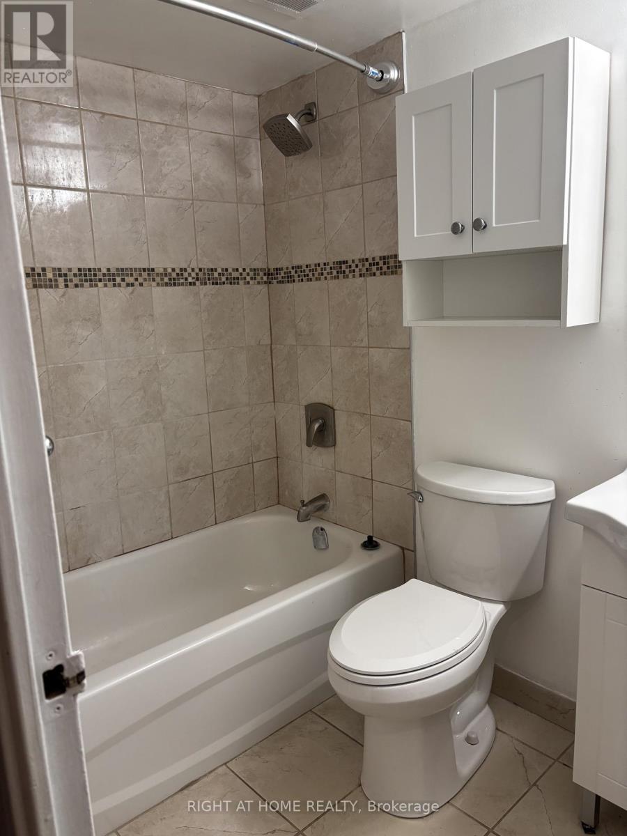 1107 - 1 Royal Orchard Boulevard, Markham, Ontario  L3T 3C2 - Photo 5 - N12468728