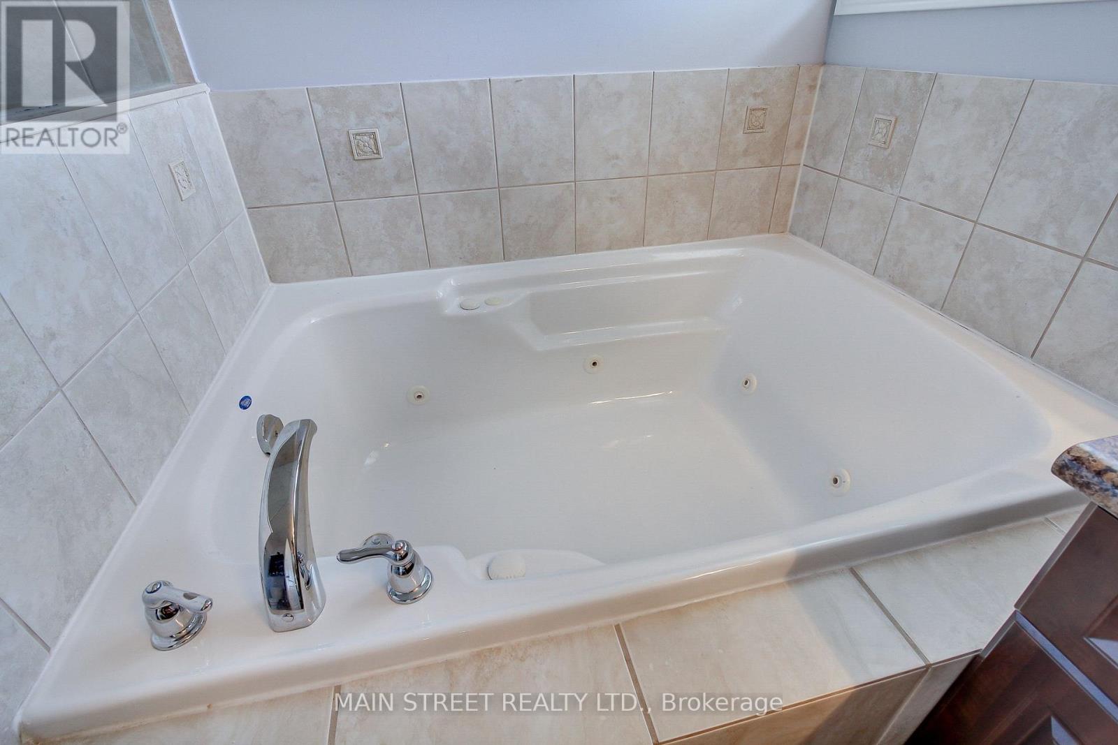 6 Amstel Avenue, Richmond Hill, Ontario  L4E 0P9 - Photo 34 - N12468744