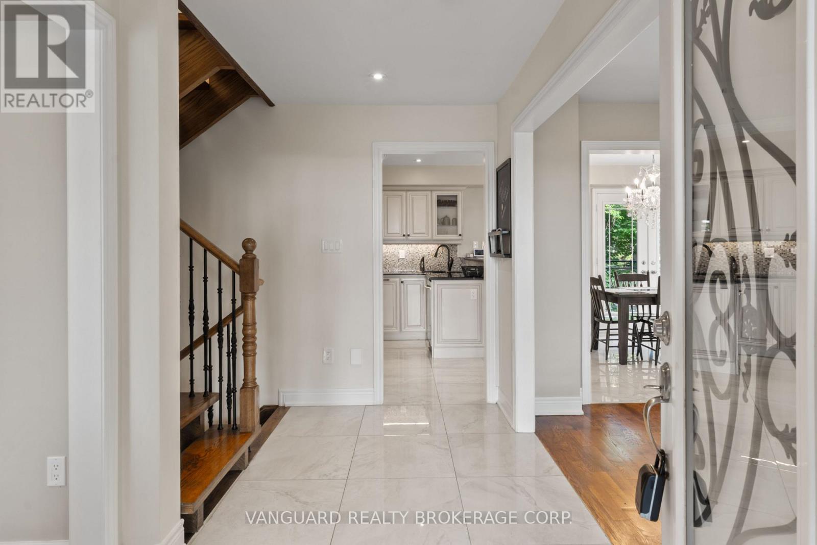 724 Lakelands Avenue, Innisfil, Ontario  L9S 4E6 - Photo 10 - N12468805
