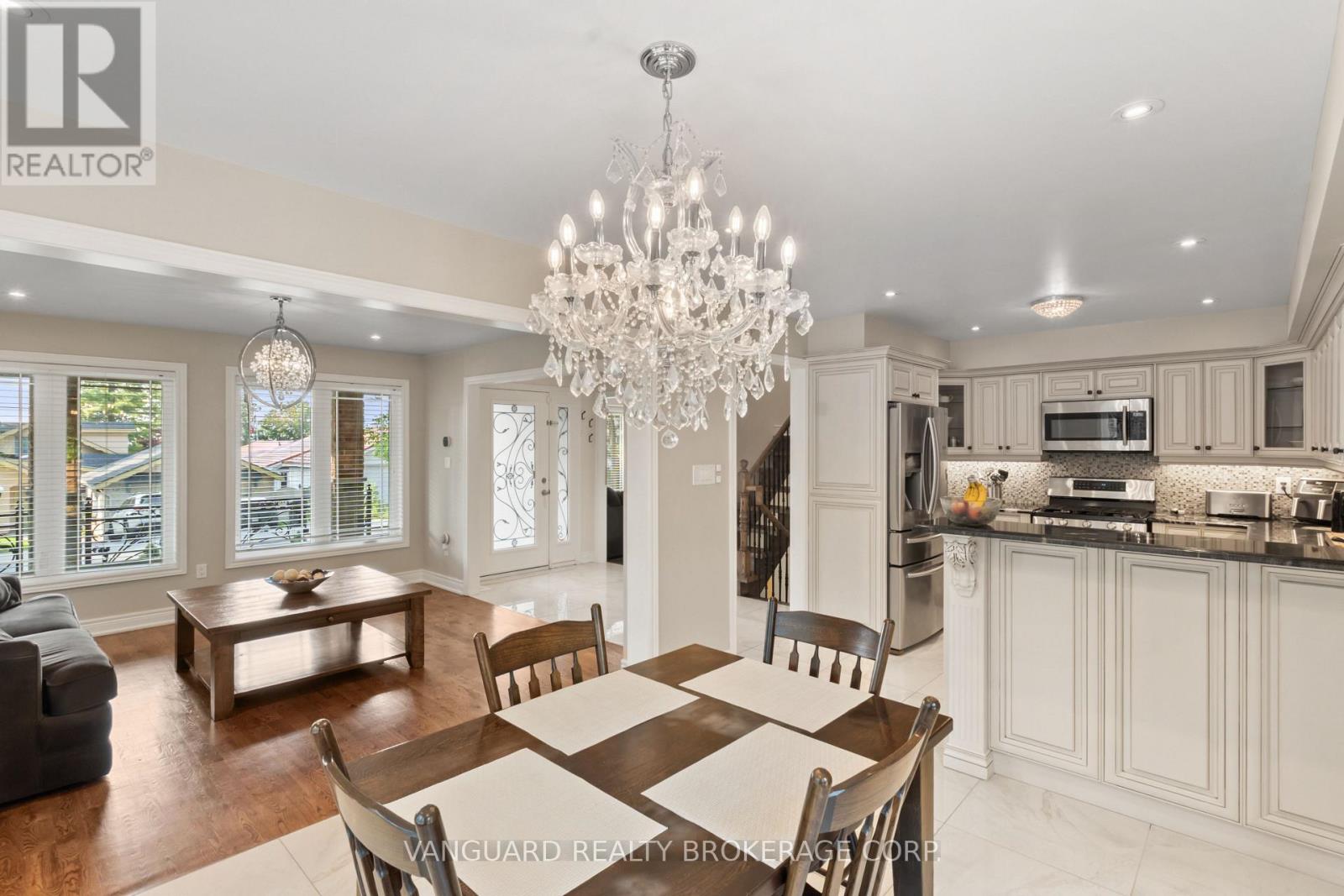 724 Lakelands Avenue, Innisfil, Ontario  L9S 4E6 - Photo 17 - N12468805