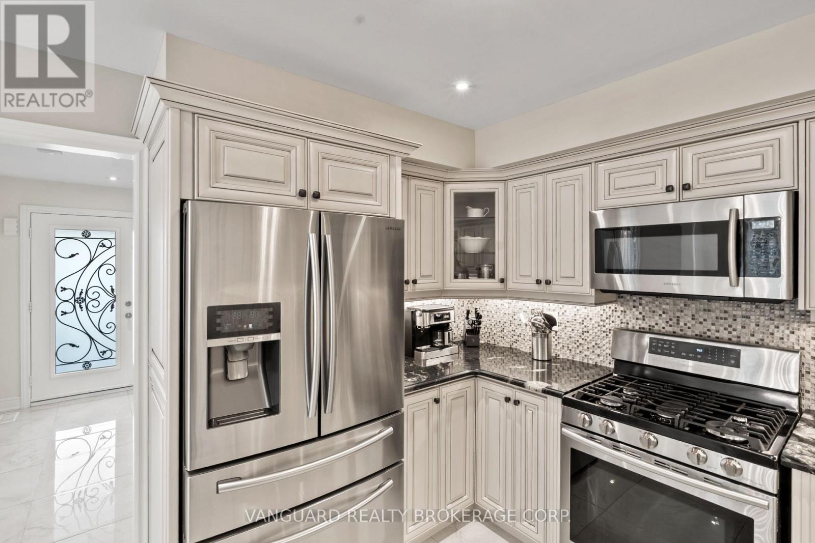 724 Lakelands Avenue, Innisfil, Ontario  L9S 4E6 - Photo 20 - N12468805