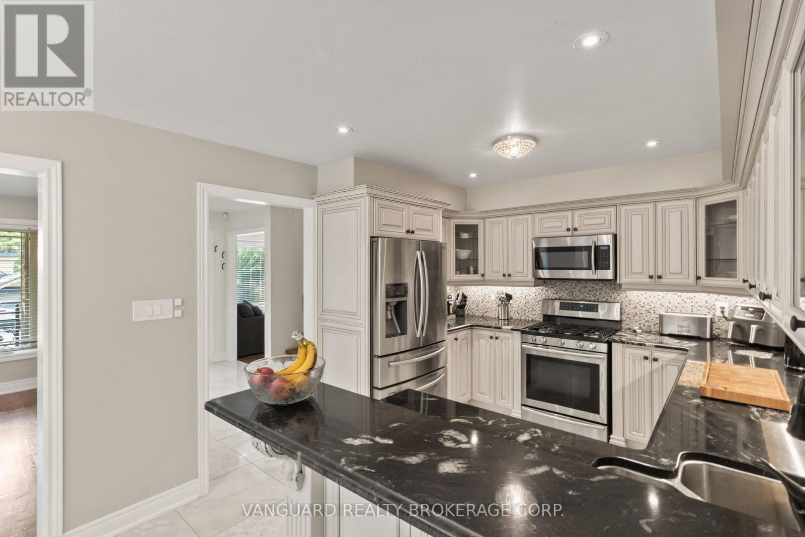 724 Lakelands Avenue, Innisfil, Ontario  L9S 4E6 - Photo 21 - N12468805