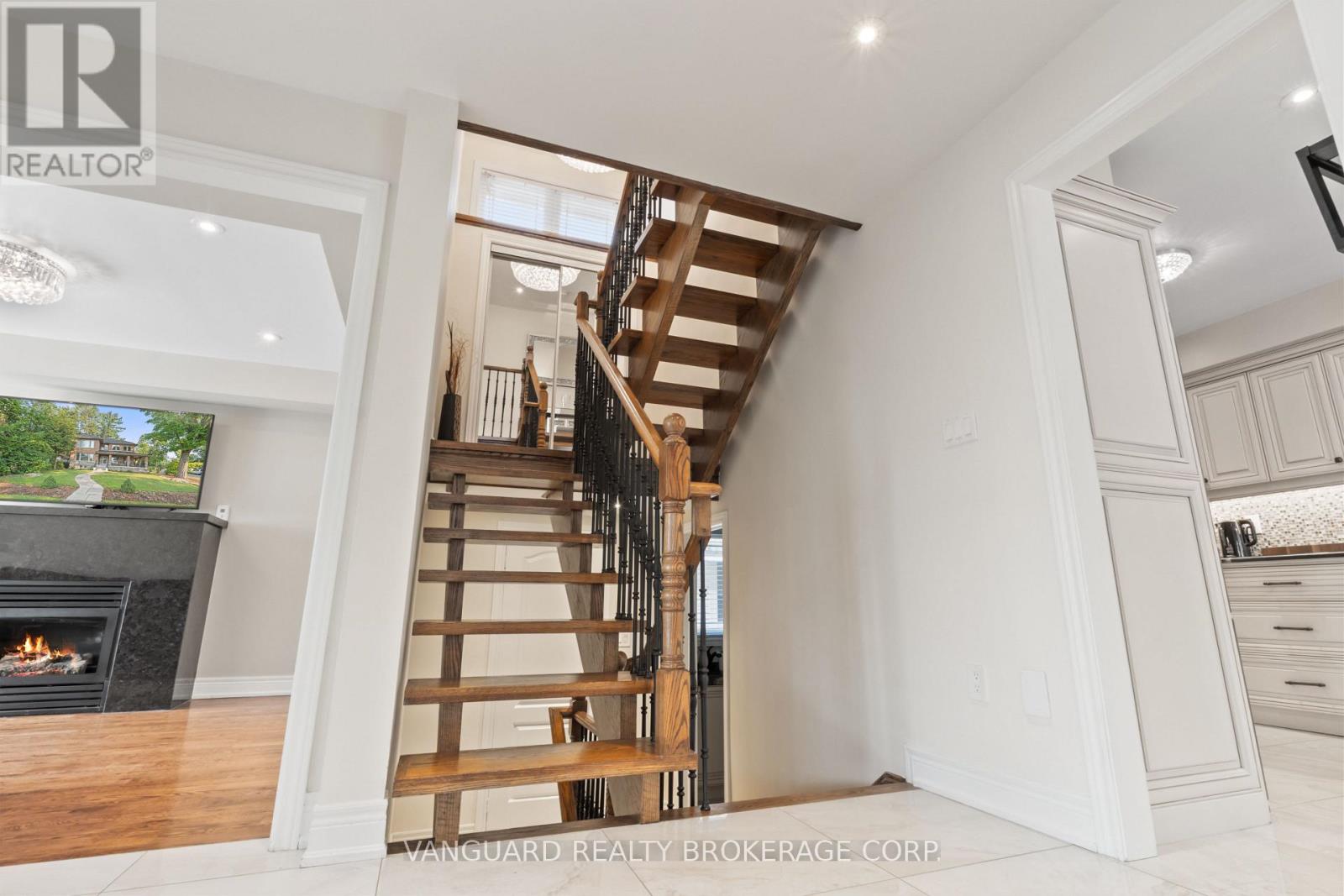 724 Lakelands Avenue, Innisfil, Ontario  L9S 4E6 - Photo 23 - N12468805