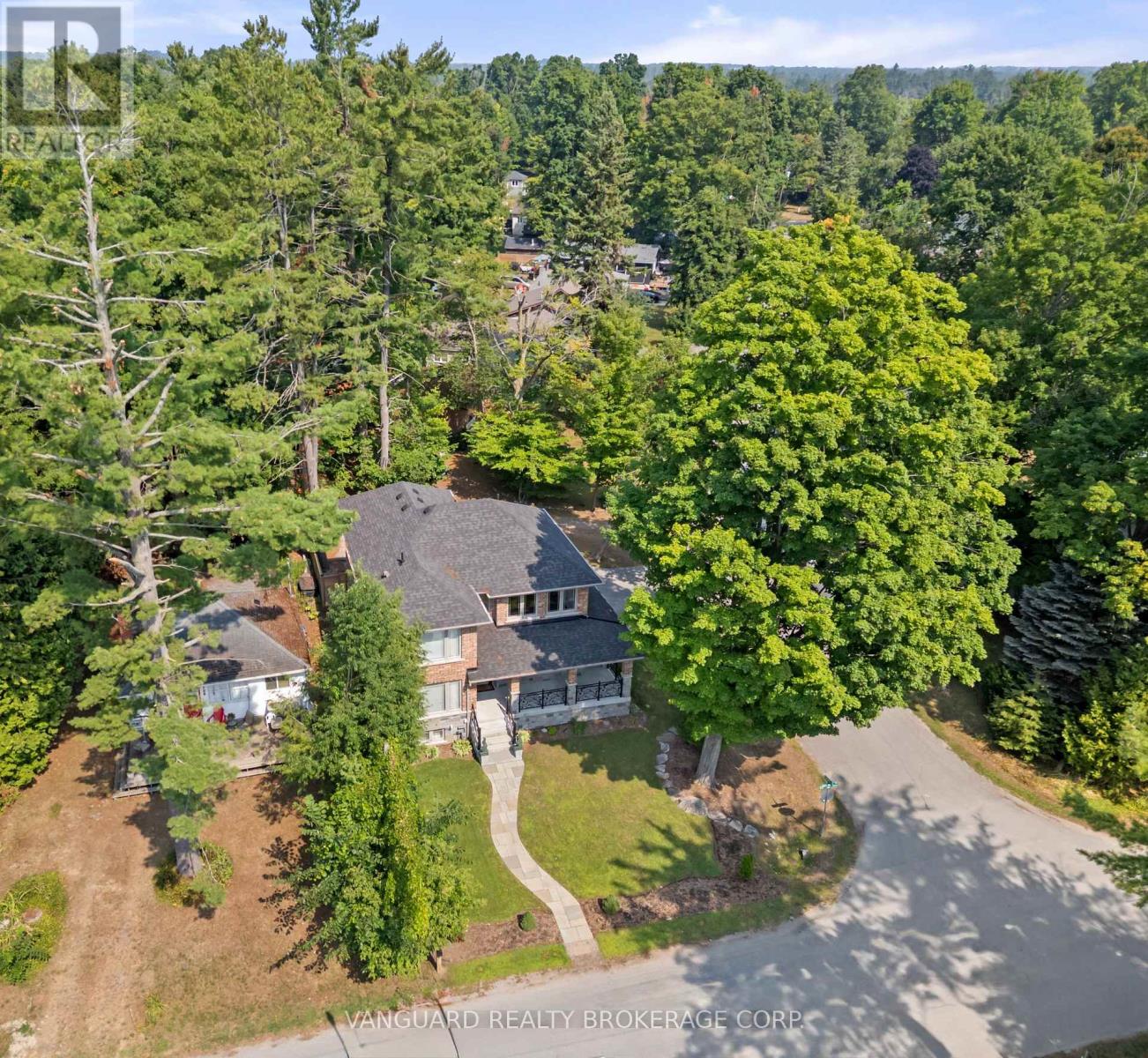 724 Lakelands Avenue, Innisfil, Ontario  L9S 4E6 - Photo 3 - N12468805