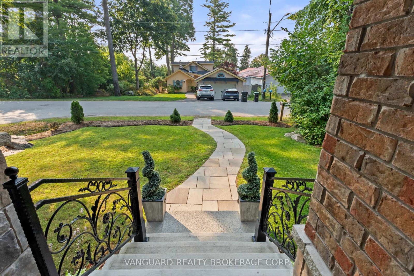 724 Lakelands Avenue, Innisfil, Ontario  L9S 4E6 - Photo 9 - N12468805