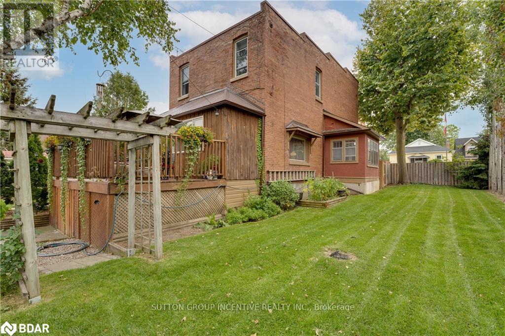 22 QUEEN STREET, Innisfil, Ontario