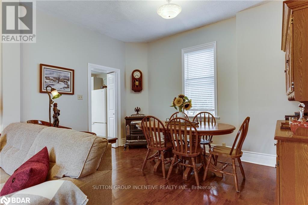22 Queen Street, Innisfil, Ontario  L0L 1L0 - Photo 11 - N12468816