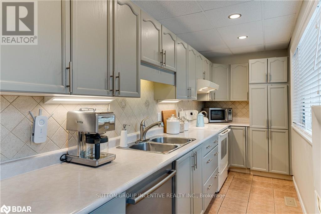 22 Queen Street, Innisfil, Ontario  L0L 1L0 - Photo 14 - N12468816