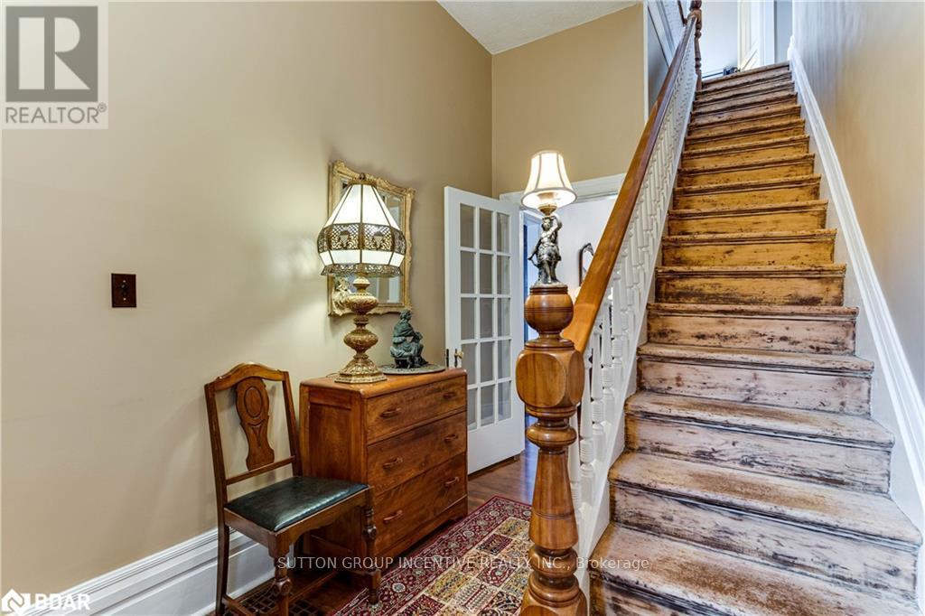22 Queen Street, Innisfil, Ontario  L0L 1L0 - Photo 16 - N12468816
