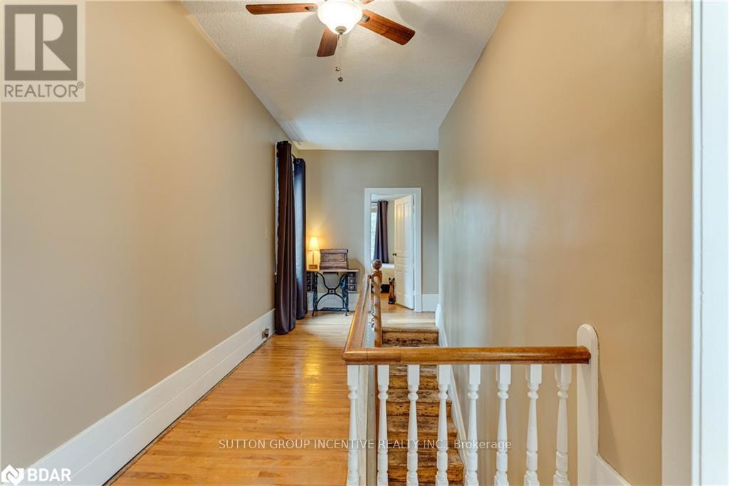 22 Queen Street, Innisfil, Ontario  L0L 1L0 - Photo 18 - N12468816