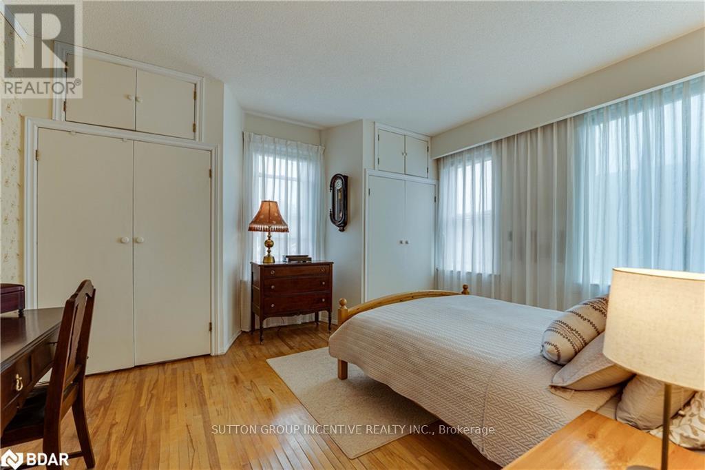 22 Queen Street, Innisfil, Ontario  L0L 1L0 - Photo 19 - N12468816