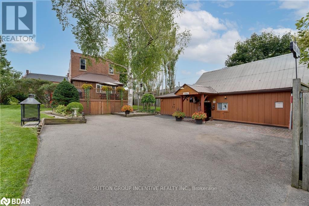 22 Queen Street, Innisfil, Ontario  L0L 1L0 - Photo 2 - N12468816