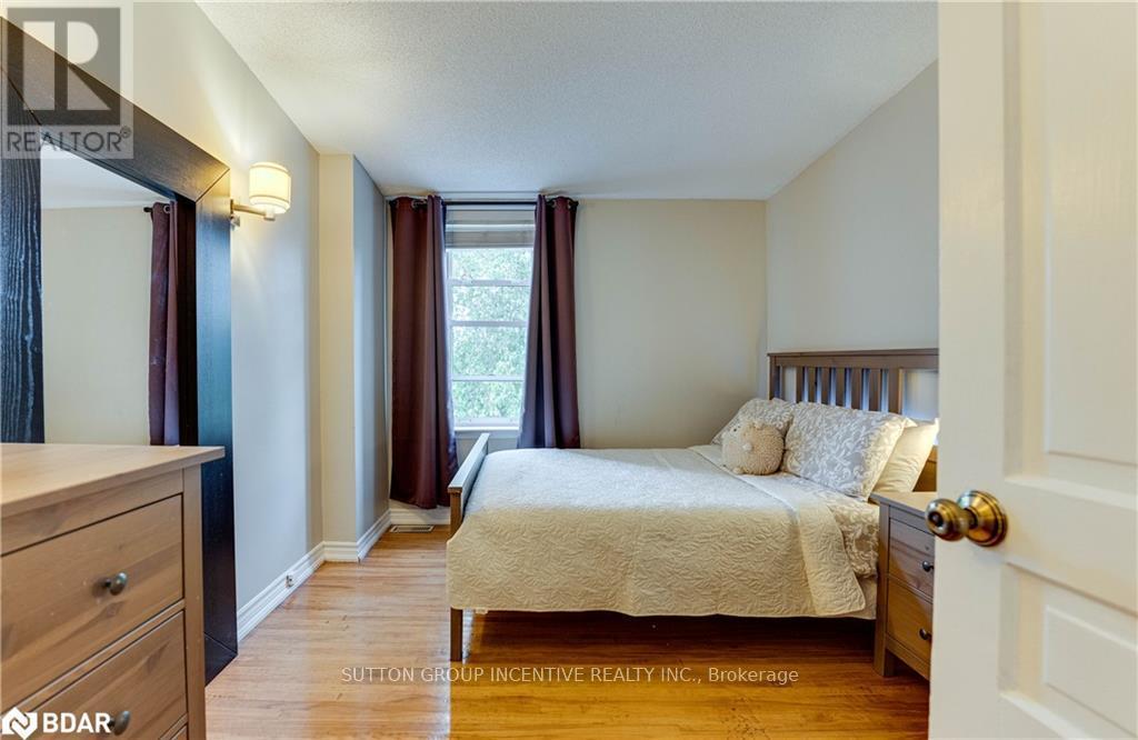 22 Queen Street, Innisfil, Ontario  L0L 1L0 - Photo 21 - N12468816