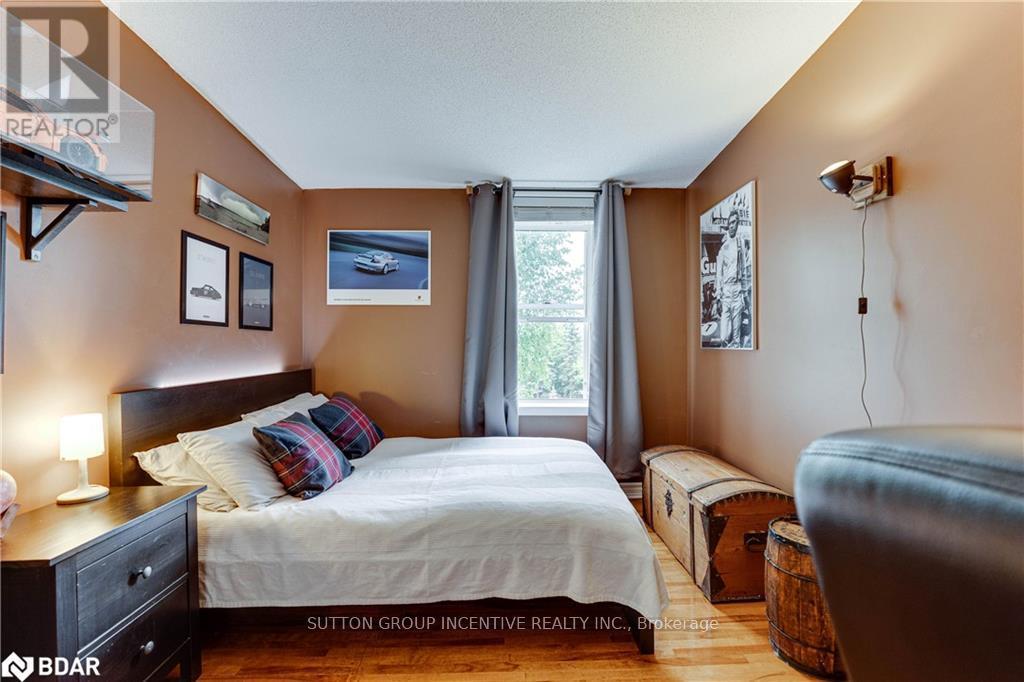 22 Queen Street, Innisfil, Ontario  L0L 1L0 - Photo 22 - N12468816