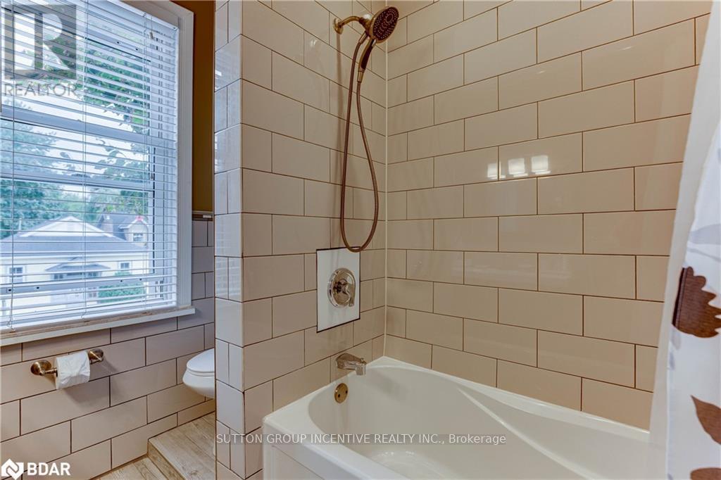 22 Queen Street, Innisfil, Ontario  L0L 1L0 - Photo 25 - N12468816