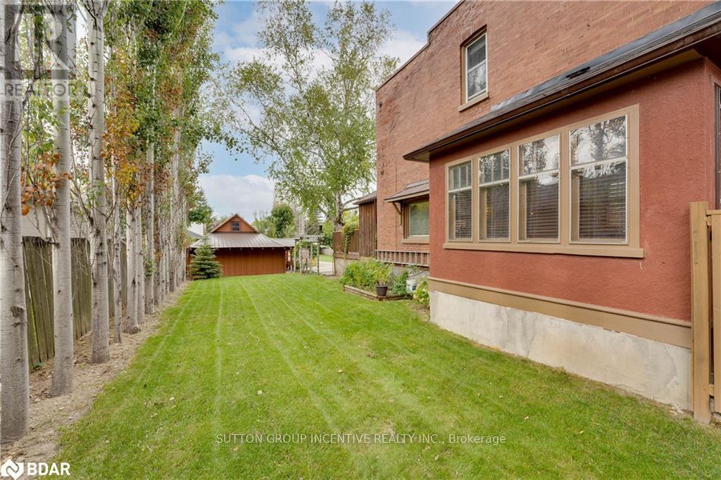 22 Queen Street, Innisfil, Ontario  L0L 1L0 - Photo 3 - N12468816