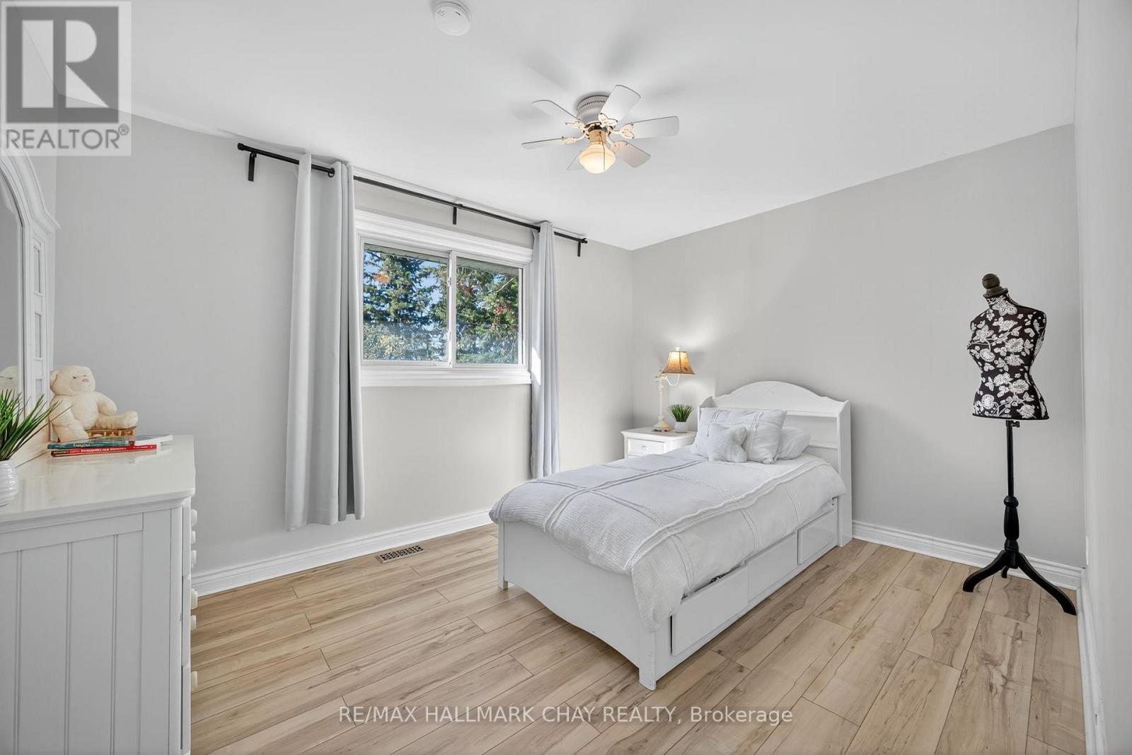 207 Merrett Drive, Barrie, Ontario  L4N 3Y4 - Photo 10 - S12468736